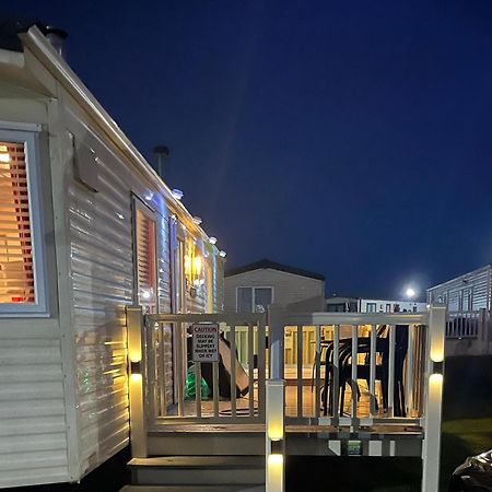 Calypso Hot Tub Breaks Tattershall Lakes Pet Friendly Buitenkant foto