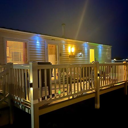 Calypso Hot Tub Breaks Tattershall Lakes Pet Friendly Buitenkant foto