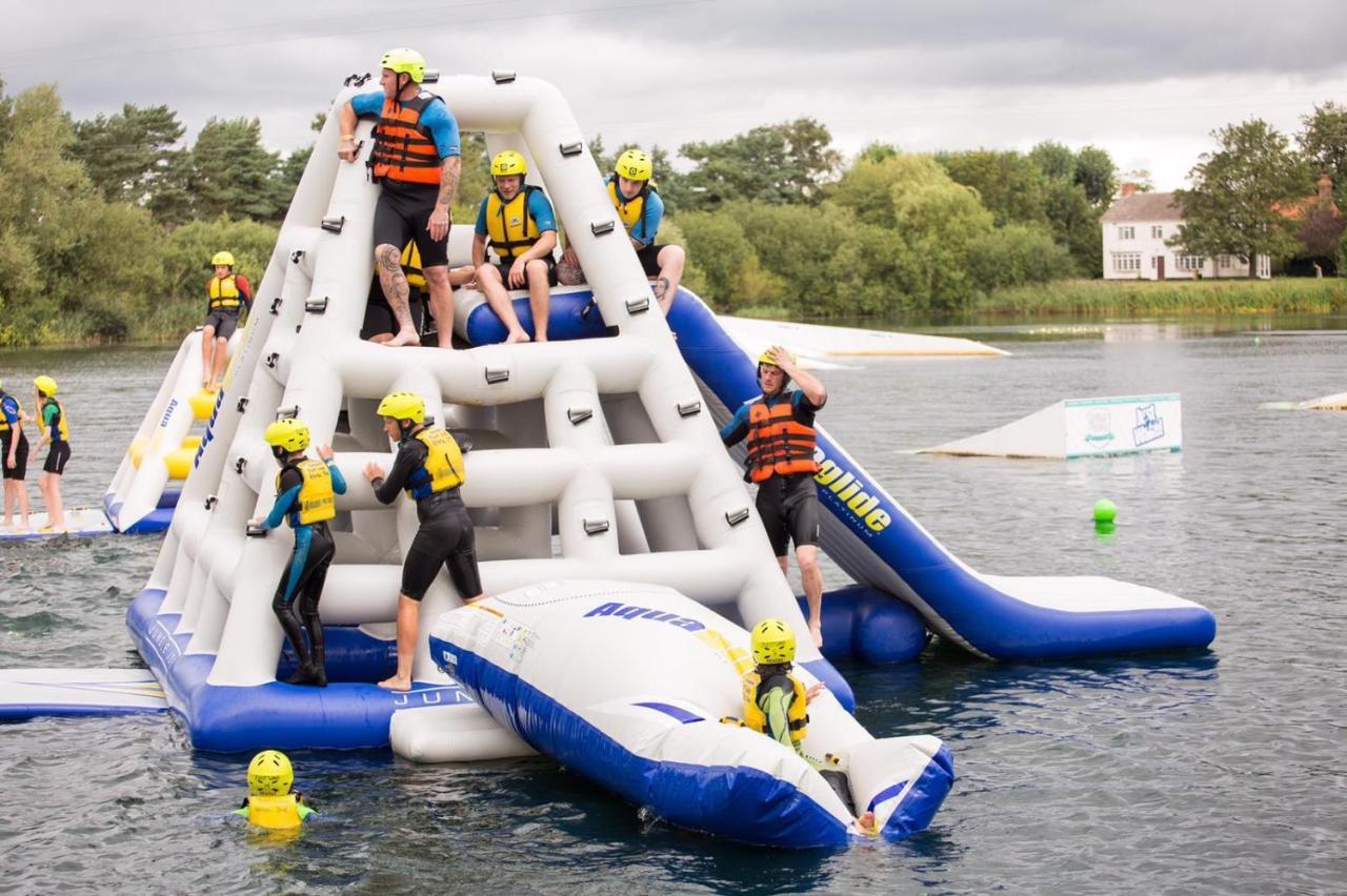 Calypso Hot Tub Breaks Tattershall Lakes Pet Friendly Buitenkant foto