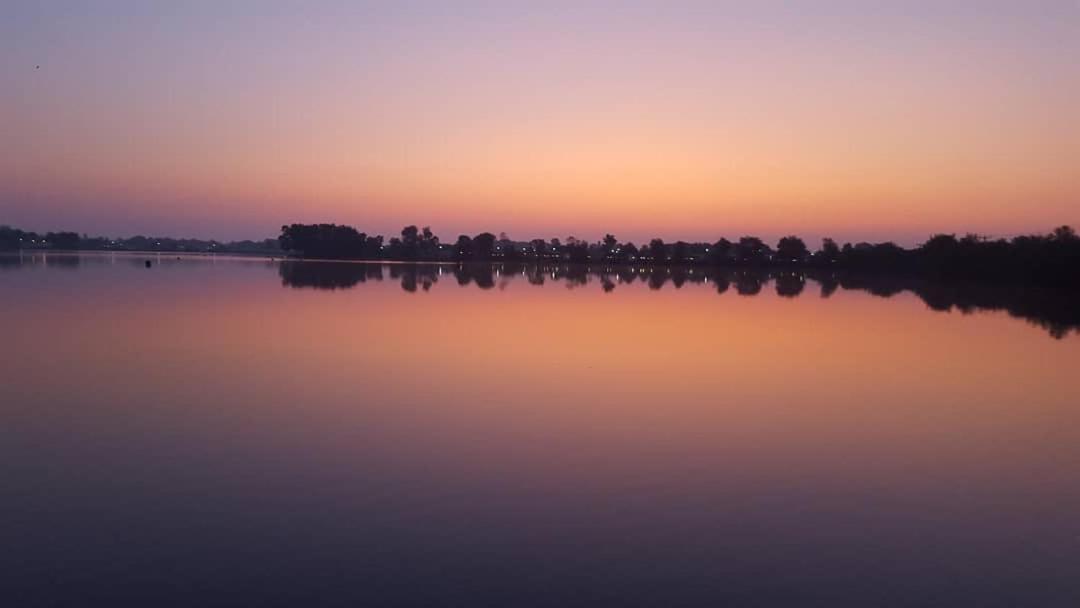 Calypso Hot Tub Breaks Tattershall Lakes Pet Friendly Buitenkant foto