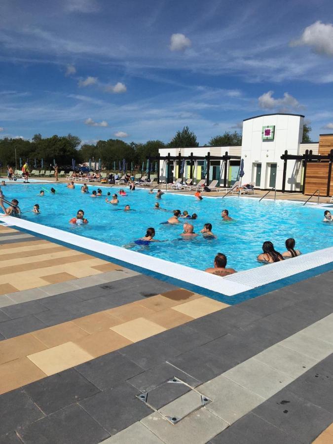 Calypso Hot Tub Breaks Tattershall Lakes Pet Friendly Buitenkant foto
