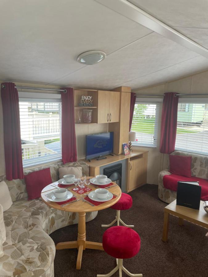 Calypso Hot Tub Breaks Tattershall Lakes Pet Friendly Buitenkant foto