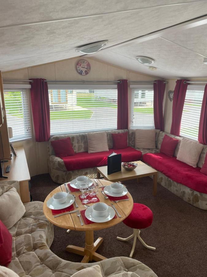 Calypso Hot Tub Breaks Tattershall Lakes Pet Friendly Buitenkant foto