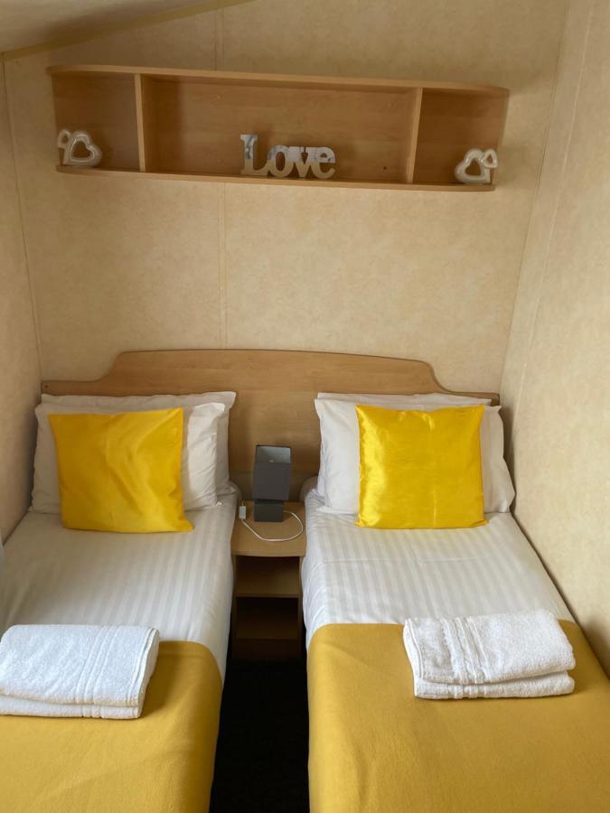 Calypso Hot Tub Breaks Tattershall Lakes Pet Friendly Buitenkant foto