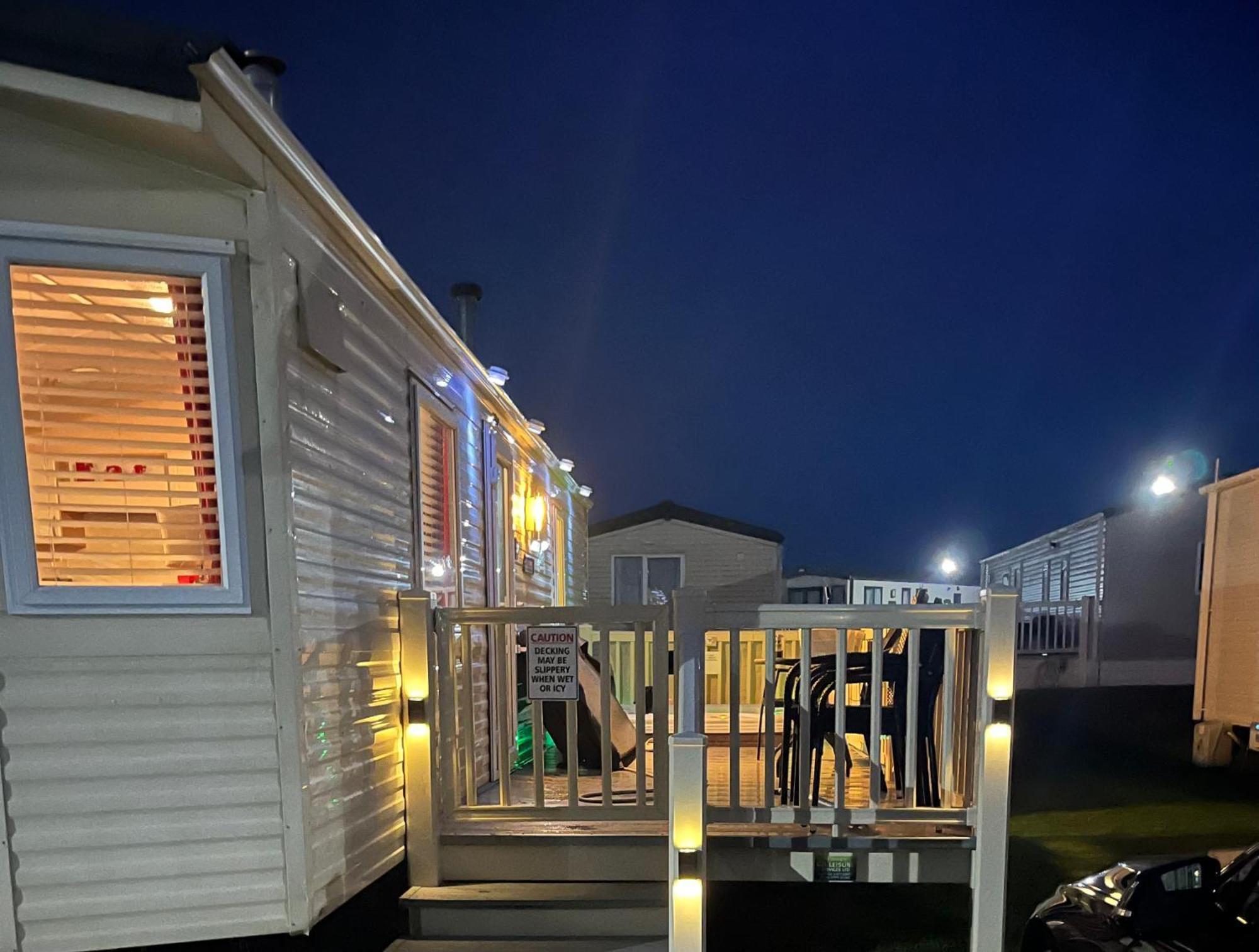 Calypso Hot Tub Breaks Tattershall Lakes Pet Friendly Buitenkant foto